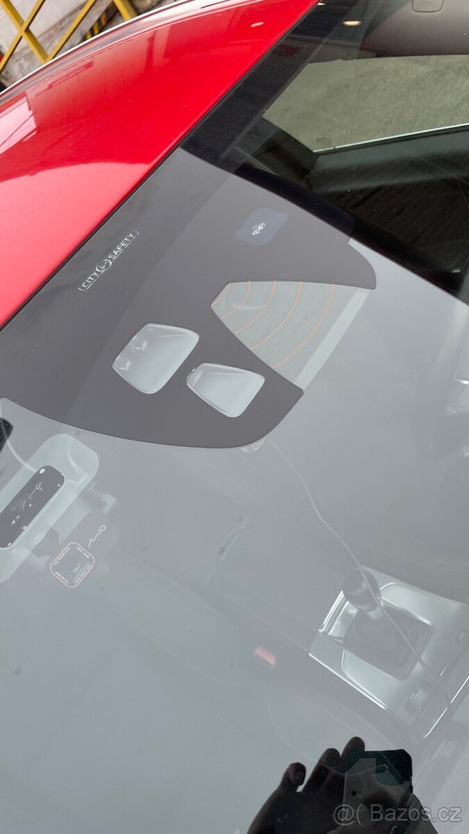 Volvo V60 D5, 151 KW R-design nebourané - 8