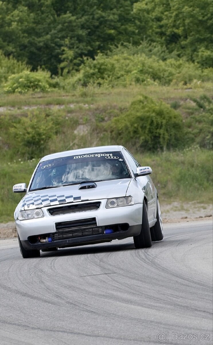 Závodní auto Audi A3 - 8