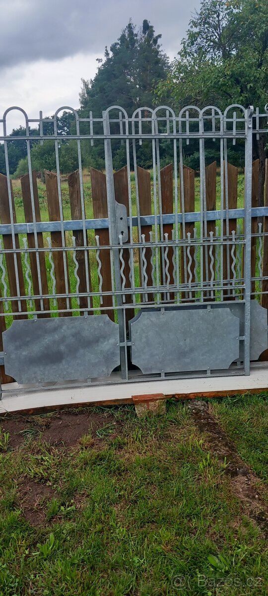 stará kovaná vrata - 8