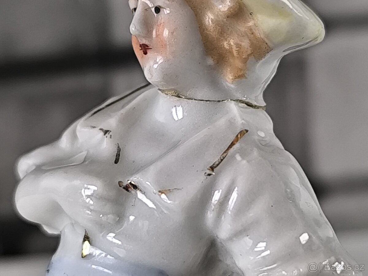 Starožitná porcelánová figurka - chlapec - 8