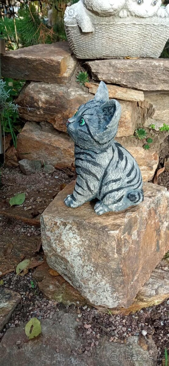 Zahradní dekorace- Sedící kotě 3 - 8