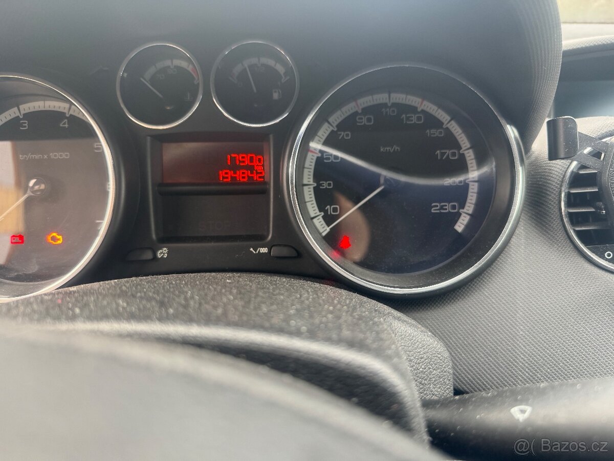 Peugeot 308 1.4i nepojízdné - 8
