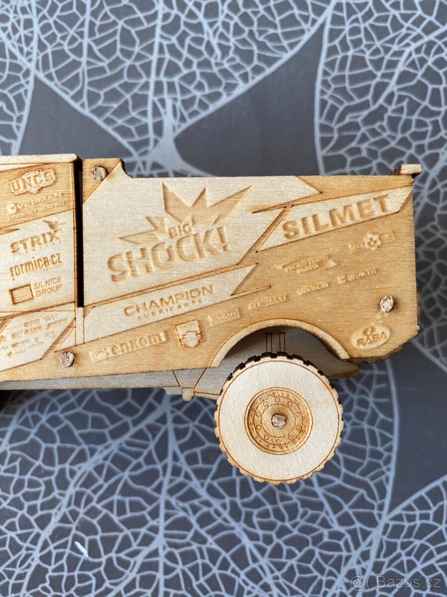 Nové dřevěné modely Iveco "Karel" Dakar, obytný vůz KRS - 8