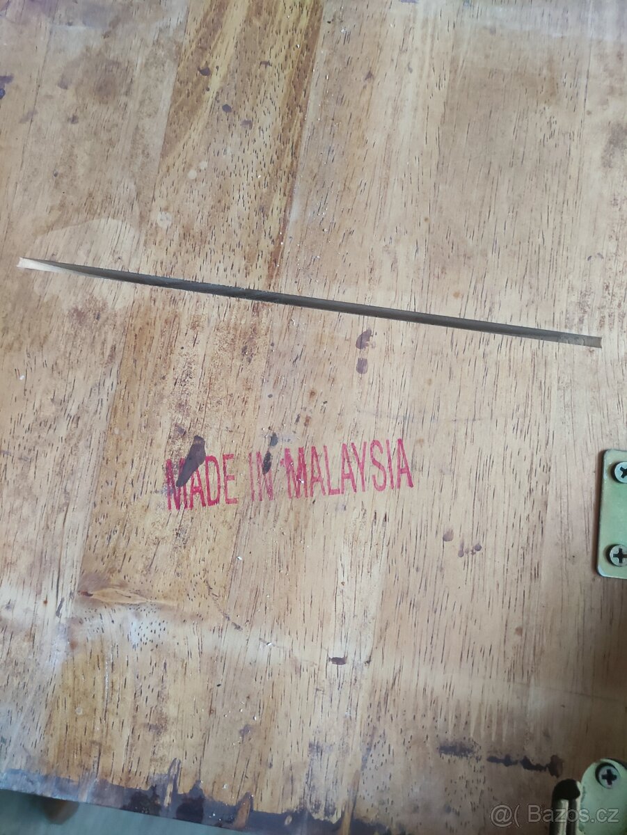 Rozkládací kulatý stůl z masivu + 4 židle - 8