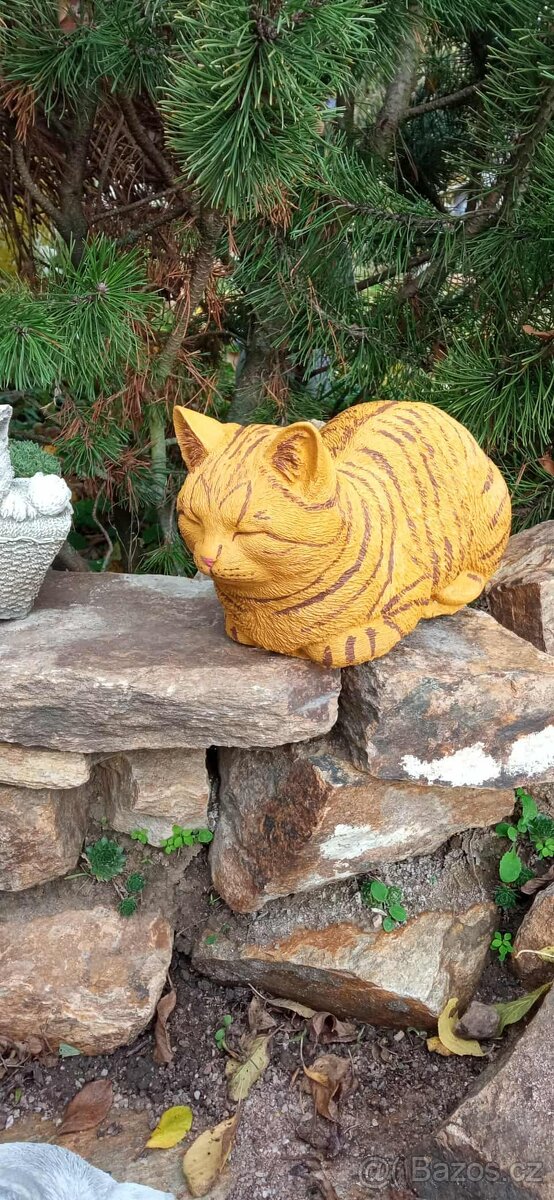 Zahradní dekorace- Dřímající kočka 1 - 8