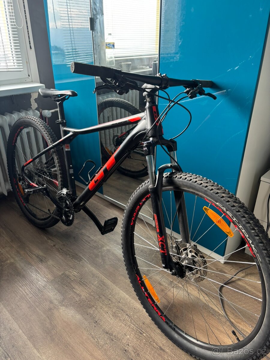 Horské kolo GT Avalanche 29 2016 černo/červené - 8