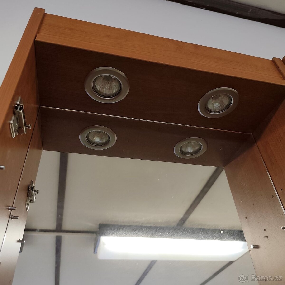 Sběratelská skříň, výstavní vitrína skleněné poličky - 8