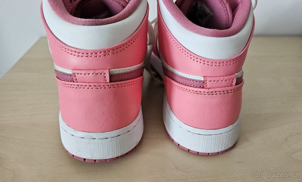 Nike Air Jordan 1 Mid Valentine's Day 39 - 8