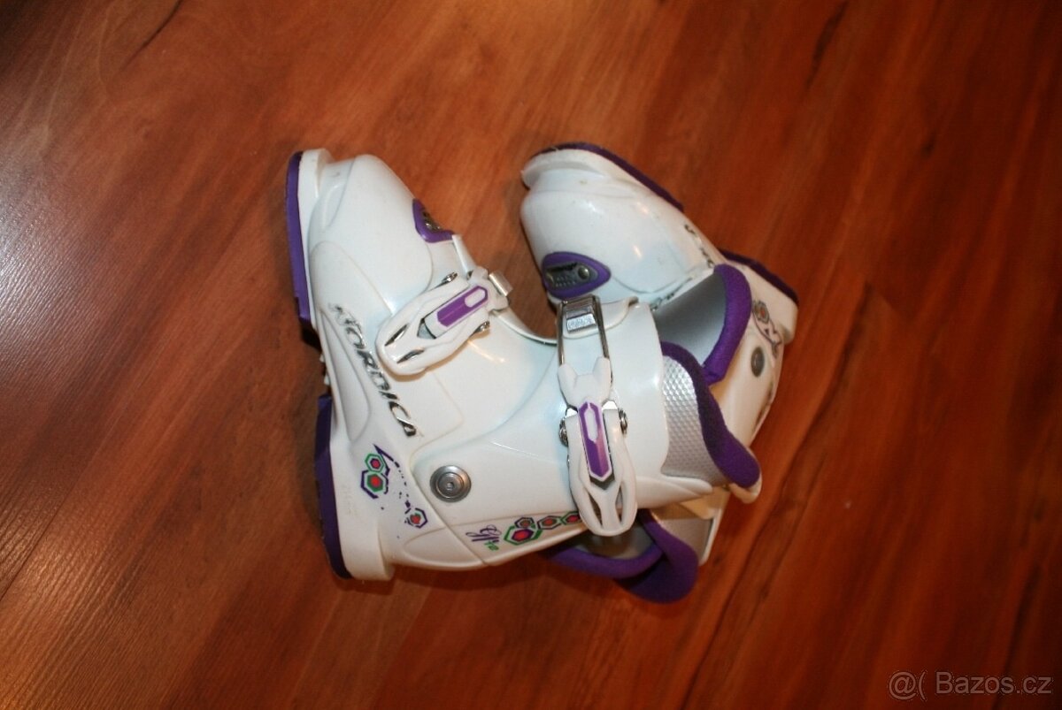 divcí lyže Atomic 70 cm , lyžaky Elan - 8