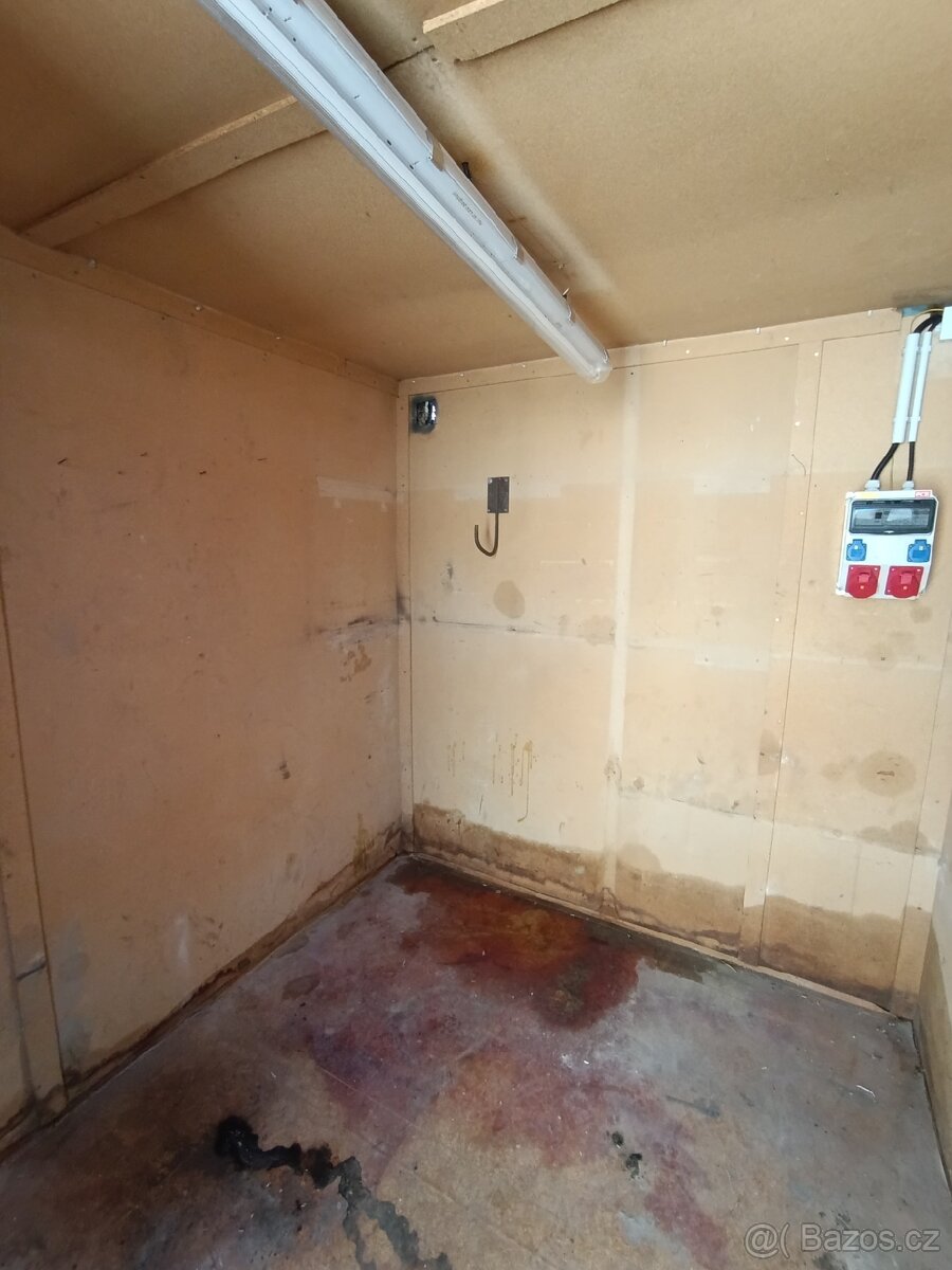 Zateplený skladový kontejner IZZY 3x2,5m (10ft) - 8