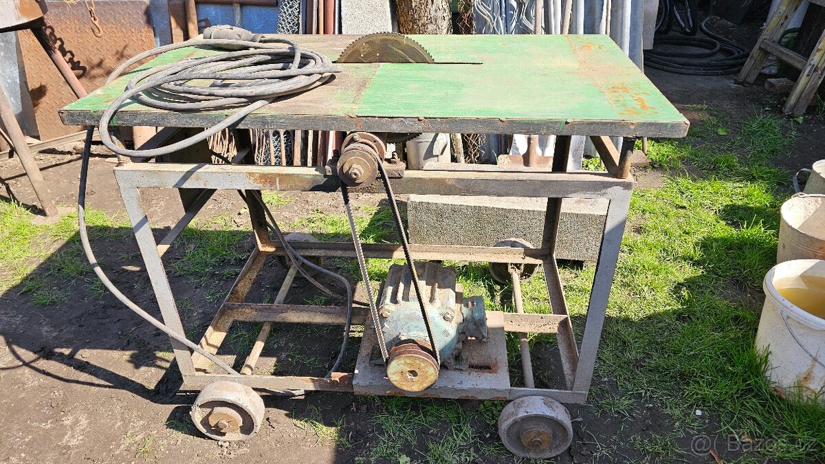 Velká cirkulárka, silný motor. - 8