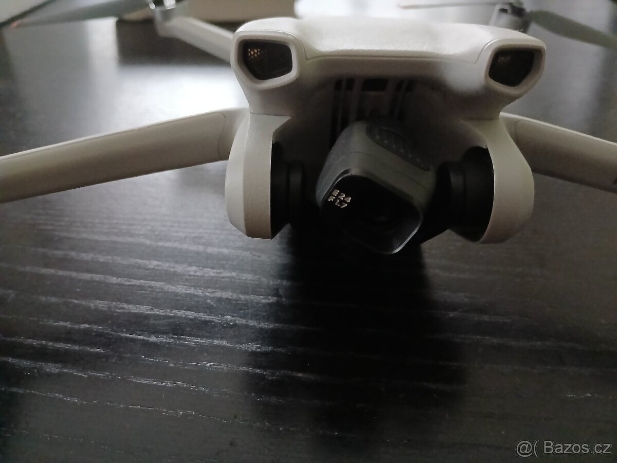 Dron DJI Mini 3 s RC ovladačem - 8