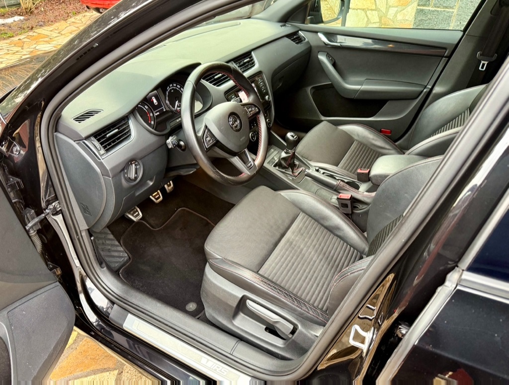 Škoda Octavia, 2.0 TSI 162 KW RS KEY-LESS - 8