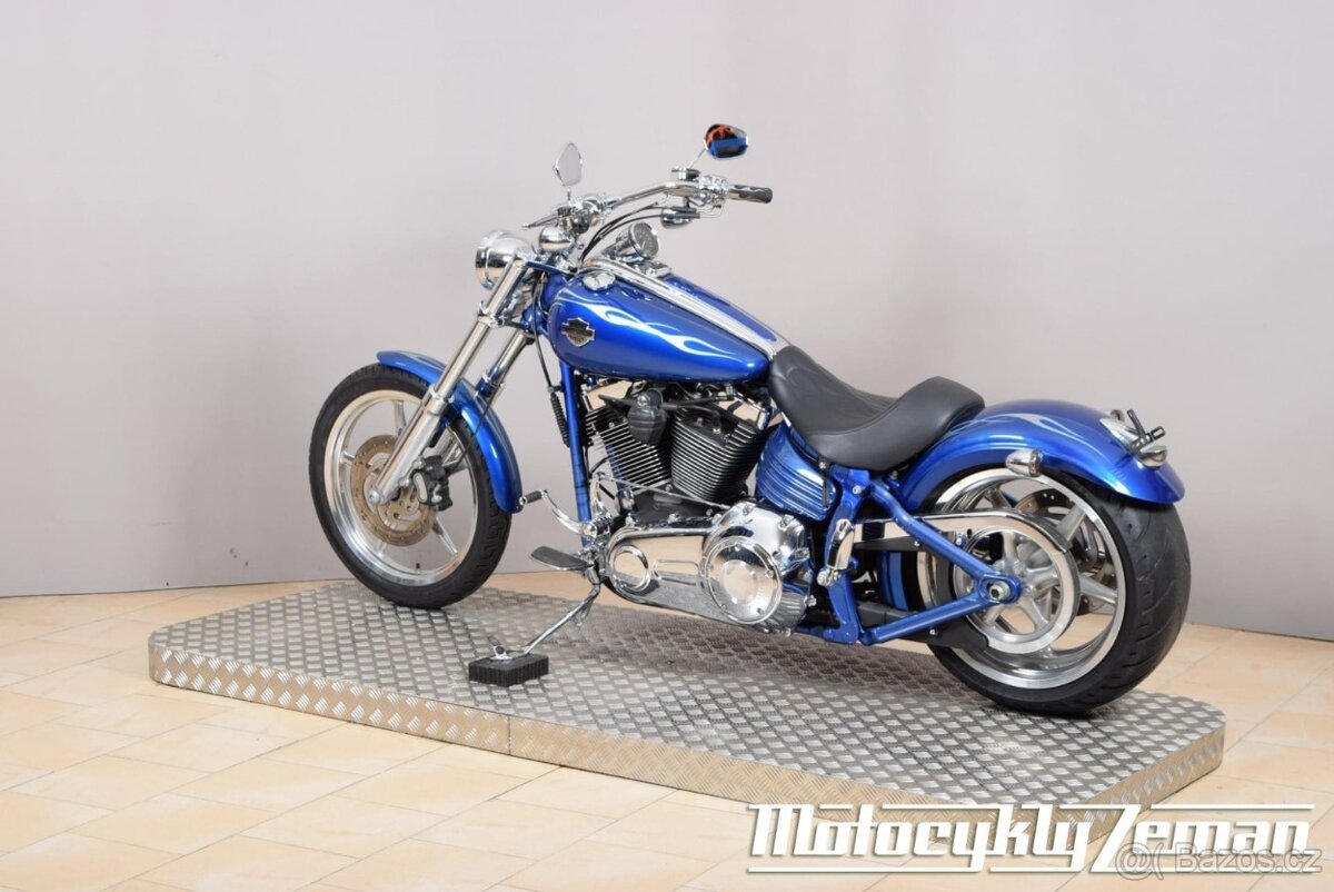 Harley-Davidson FXCWC Softail Rocker C 2010 - 8