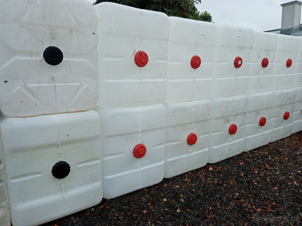 IBC nádrže kontejnery na 1000 litrů bez klece - 8