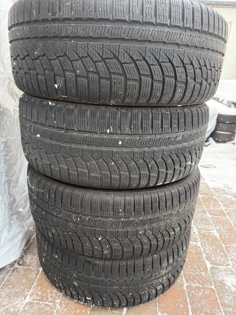 Zimní pneu 235/45R18 98V Nokian , 5/112 - 8