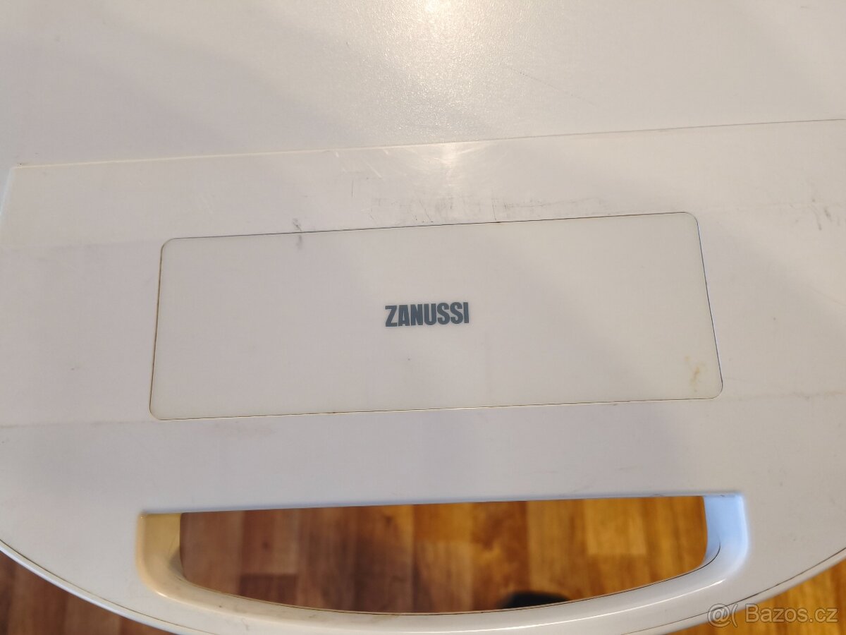 Pultový mrazák Zanussi 87l - 8