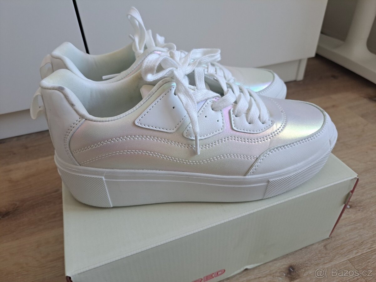 Bílé tenisky s efektem - 8