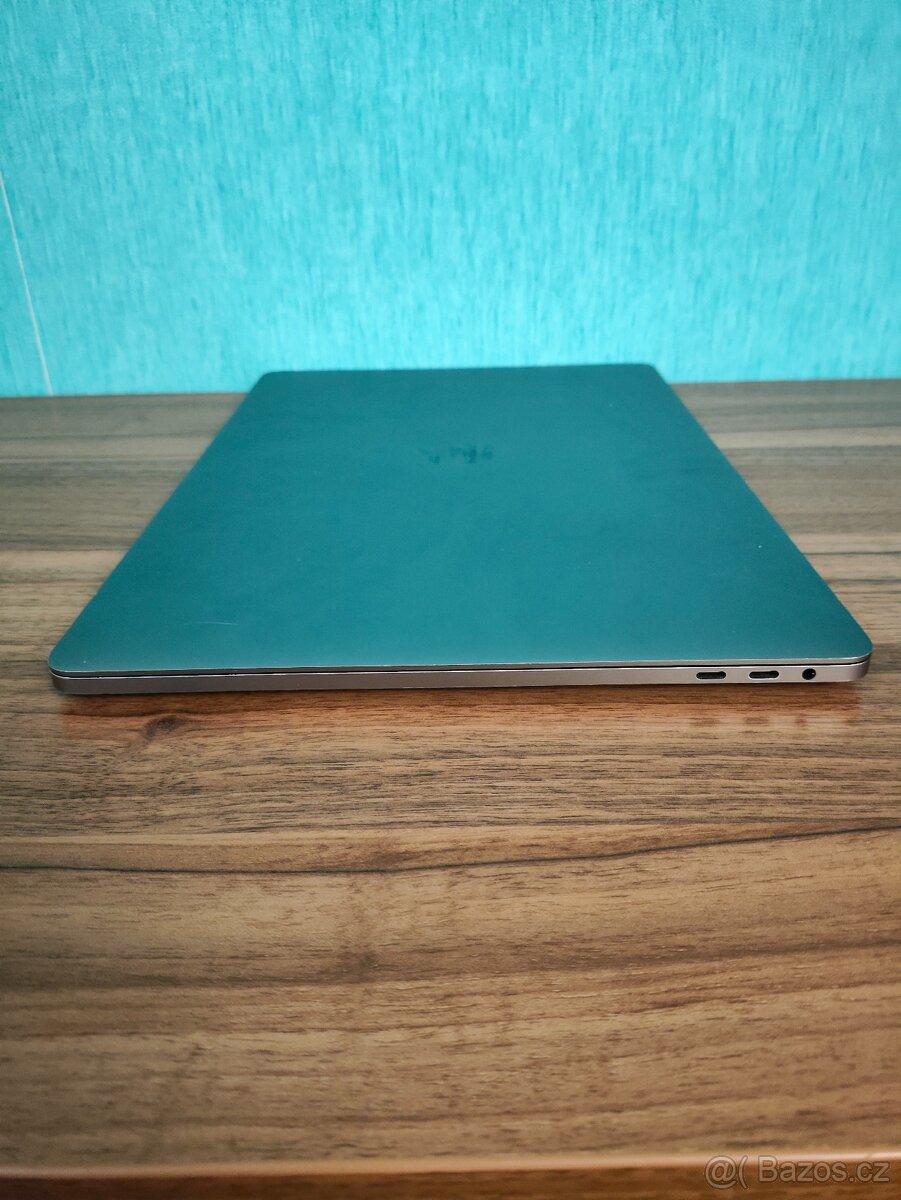 MacBook Pro 15.4" 2017 | i7 • 16GB • 256GB - 8