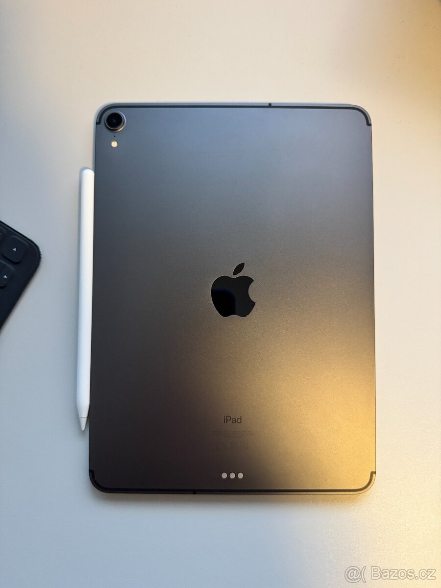 iPad Pro 11" 256GB Wi-Fi + Cellular 2018 Vesmírně šedá - 8