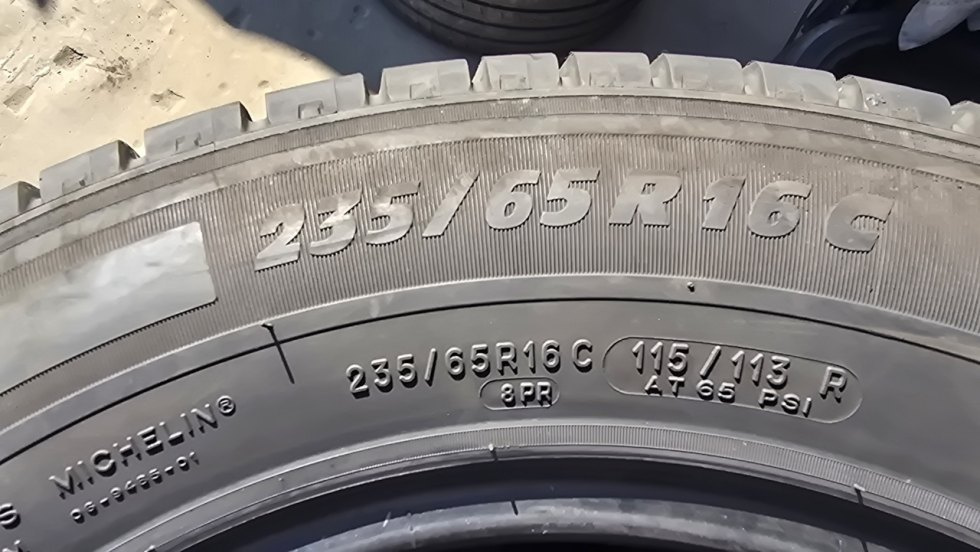 Letní pneu 235/65/16c Michelin - 8