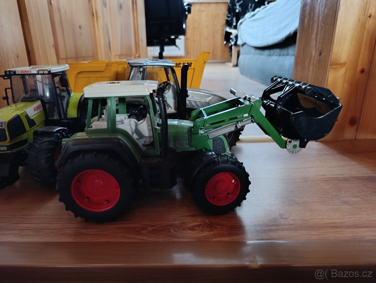 Traktory Bruder - 8
