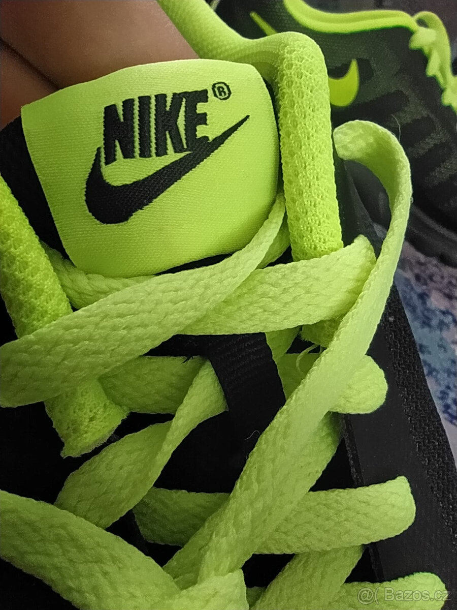 Tenisky Nike Air Max Invigor, velikost 39 - 8