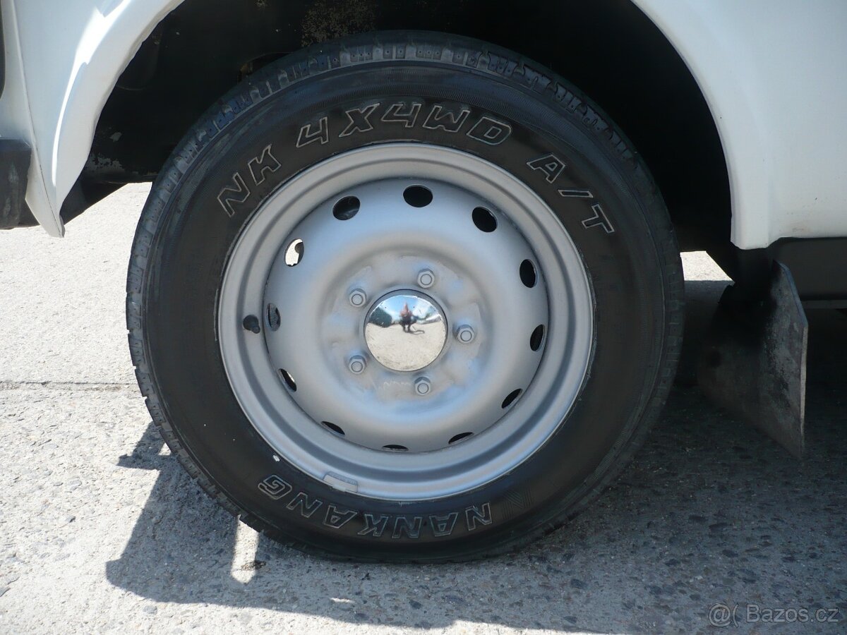 Lada Niva 1.6 4x4 - 8