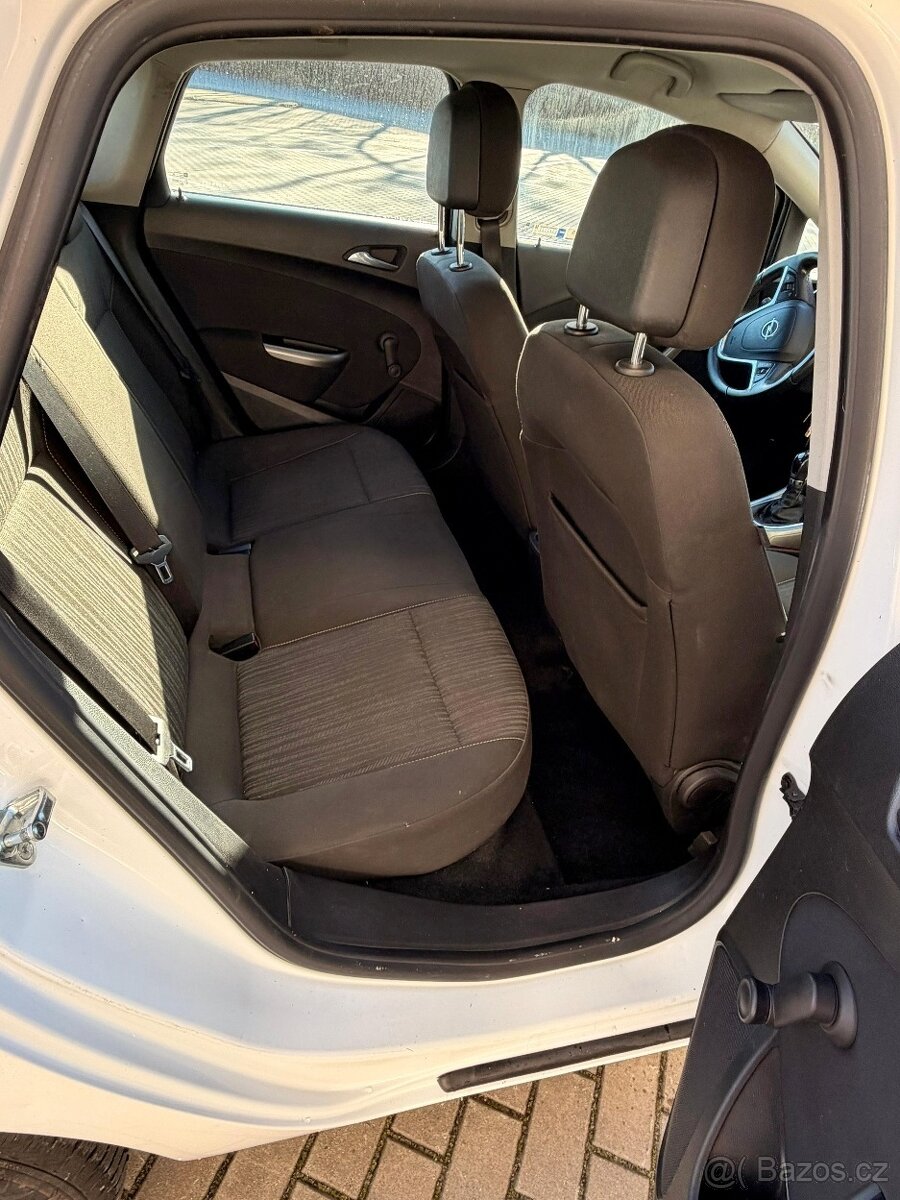 OPEL ASTRA 1.4i 74kW 7/2010 ALU, Klima, Původ ČR, L/Z kola - 8