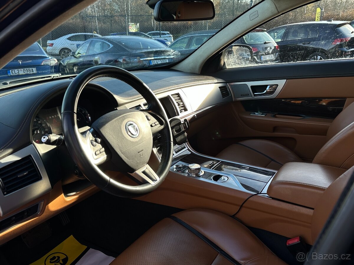 Jaguar XF 2012 - 8