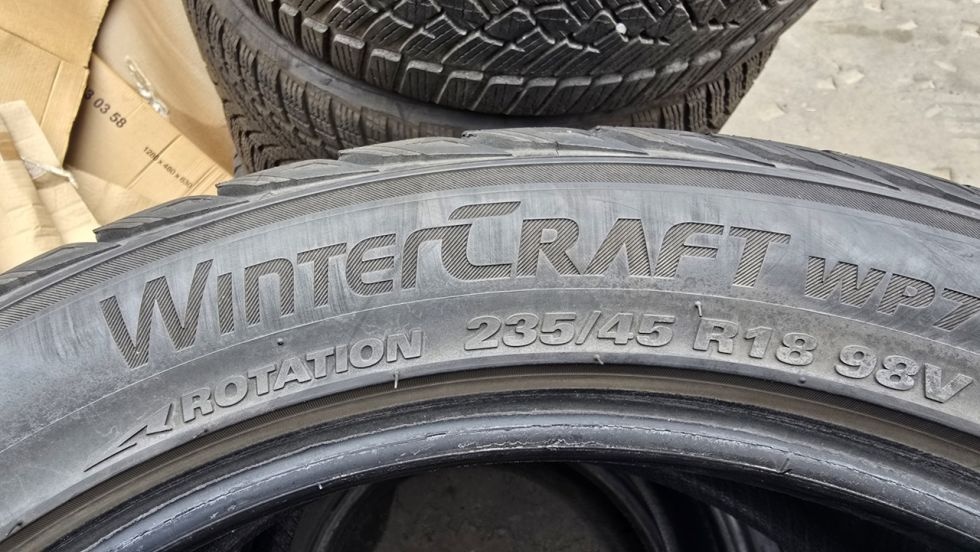 Zimní pneu 235/45/18 Kumho - 8