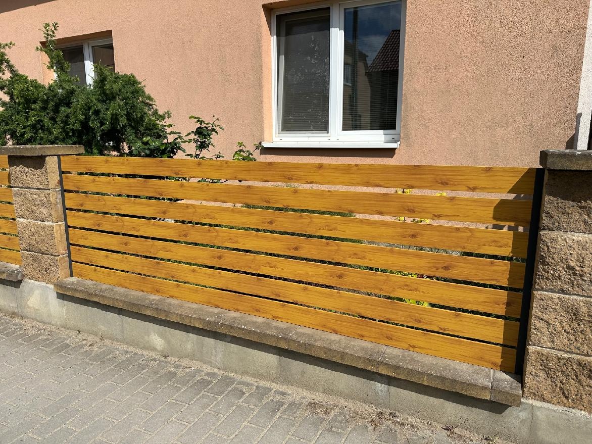 Hliníkový plot, výplň do pergol, dřevodekor - 8