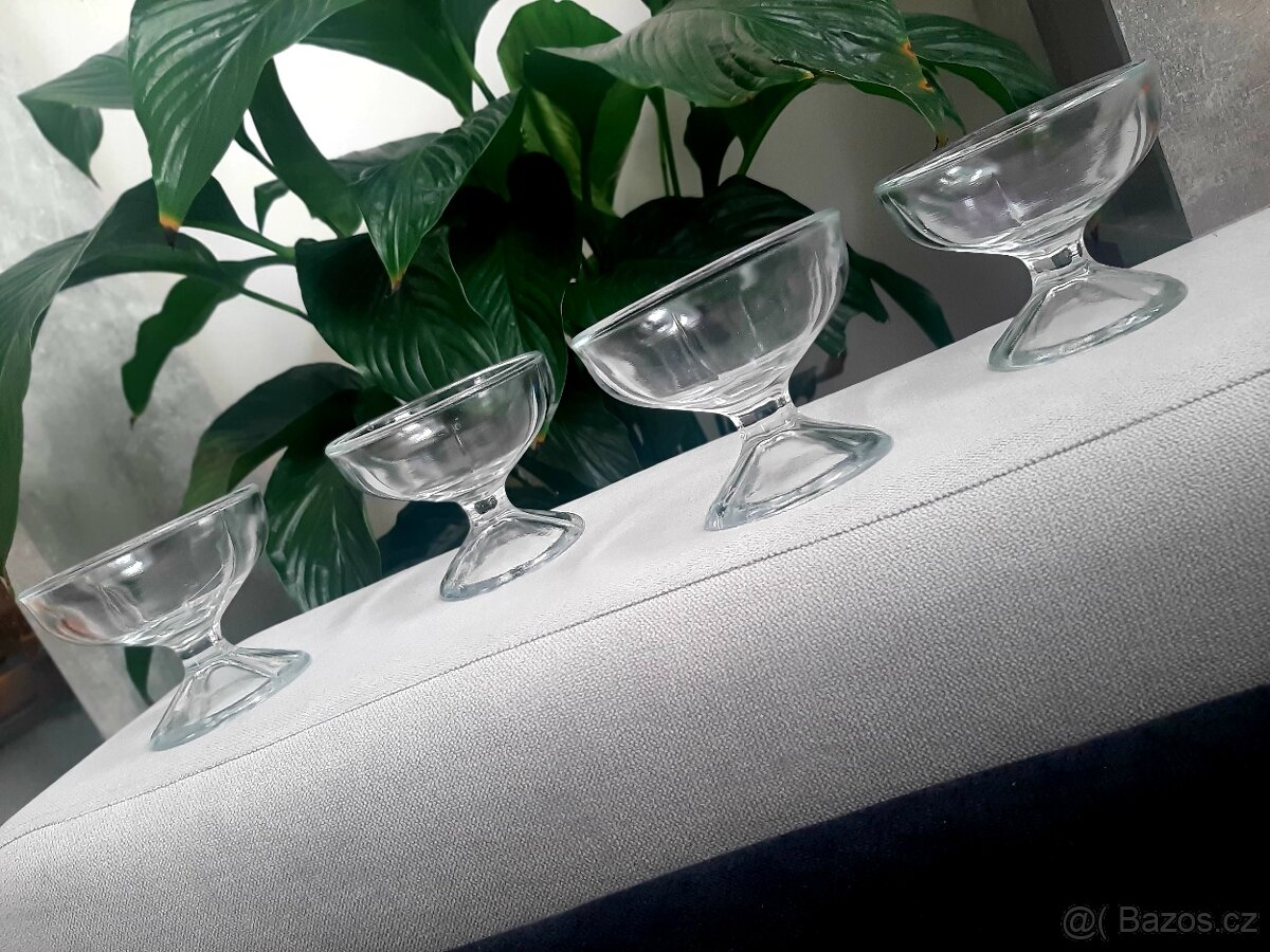 Skleněné poháry, misky, sklenice na kávu a jiné.. - 8