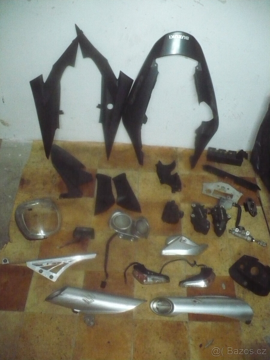 Suzuki GSR 600 r. 07 - díly - 8