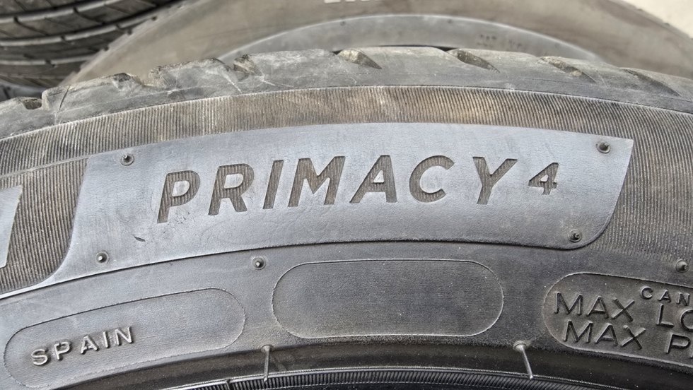 Letní pneu 235/45/17 Michelin - 8