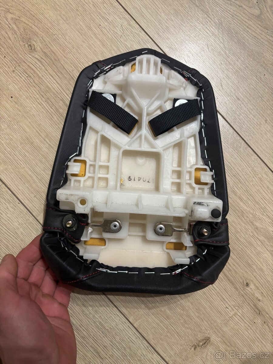 Prosivany sedla na Yamaha R1 04-06 Rn12 - 8