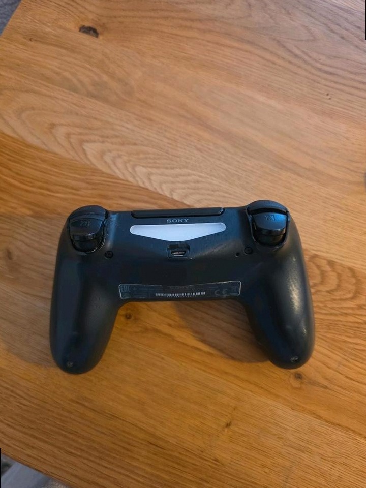 PS4 Slim 1TB Spider-Man Limited Edition - 8