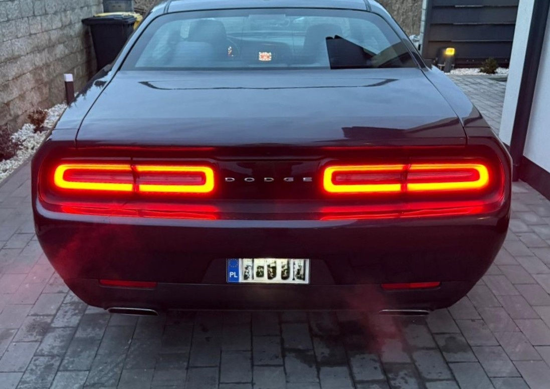 Dodge challenger SXT Plus 3,6 V6 - 8