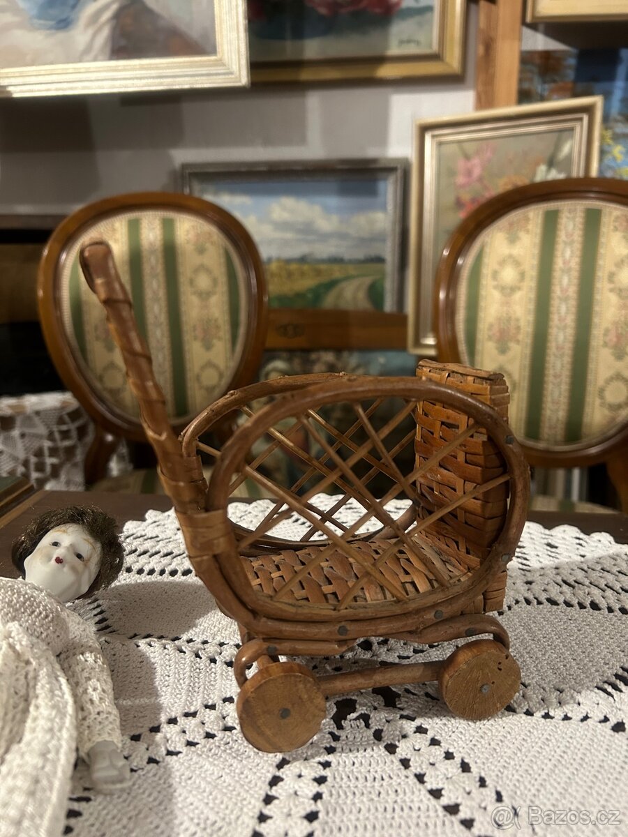 Malá Starožitná panenka s kočárkem - 8