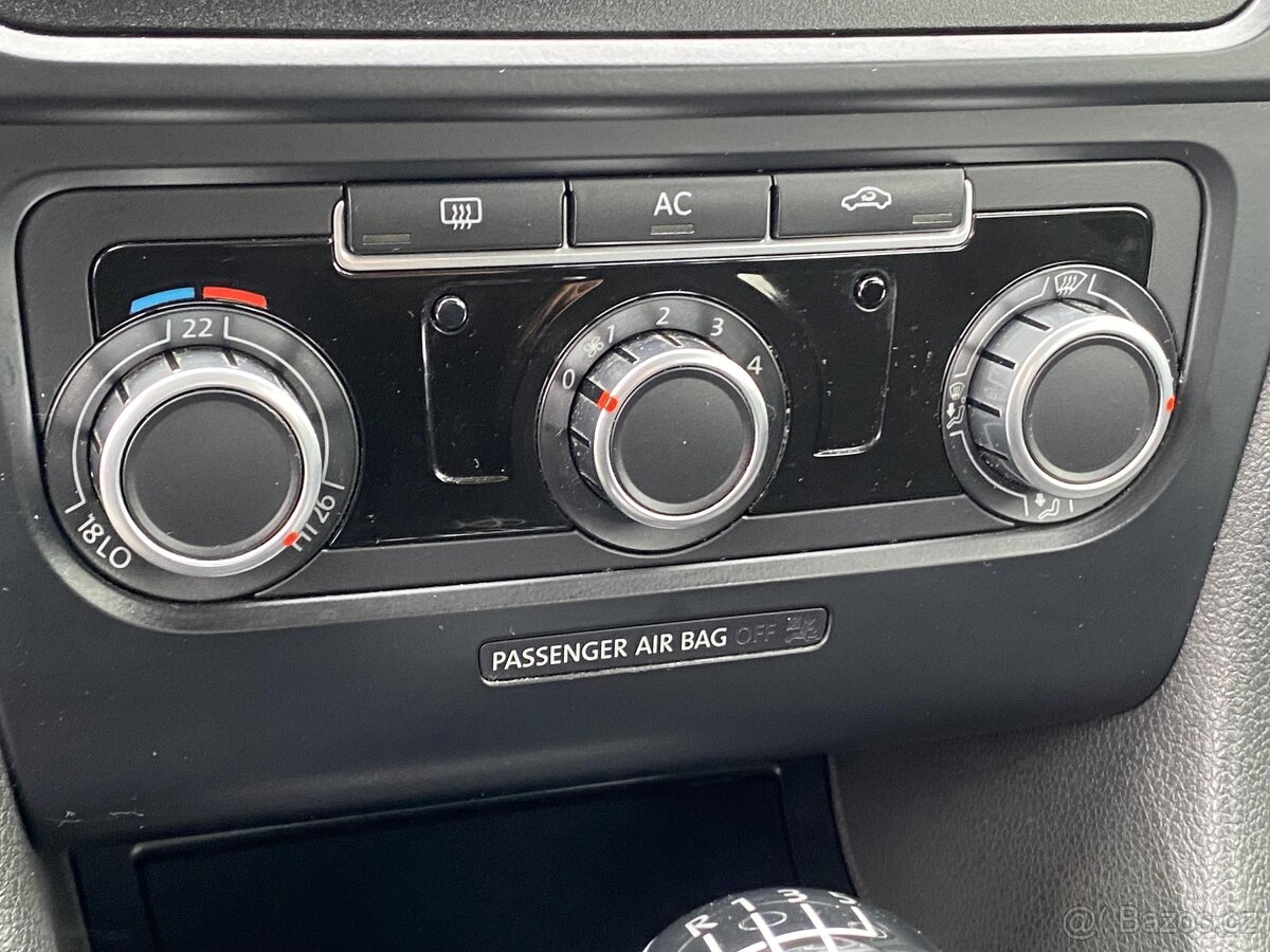 Volkswagen Golf 1.6 TDi , 77 kW nafta, 2010 - 8