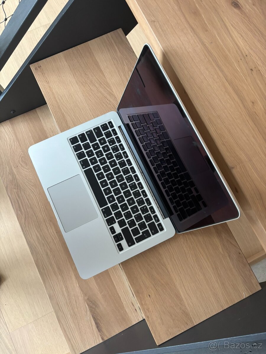 Macbook pro 13 palců - 8