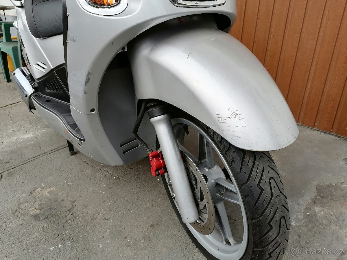 Skútr Kymco - 8