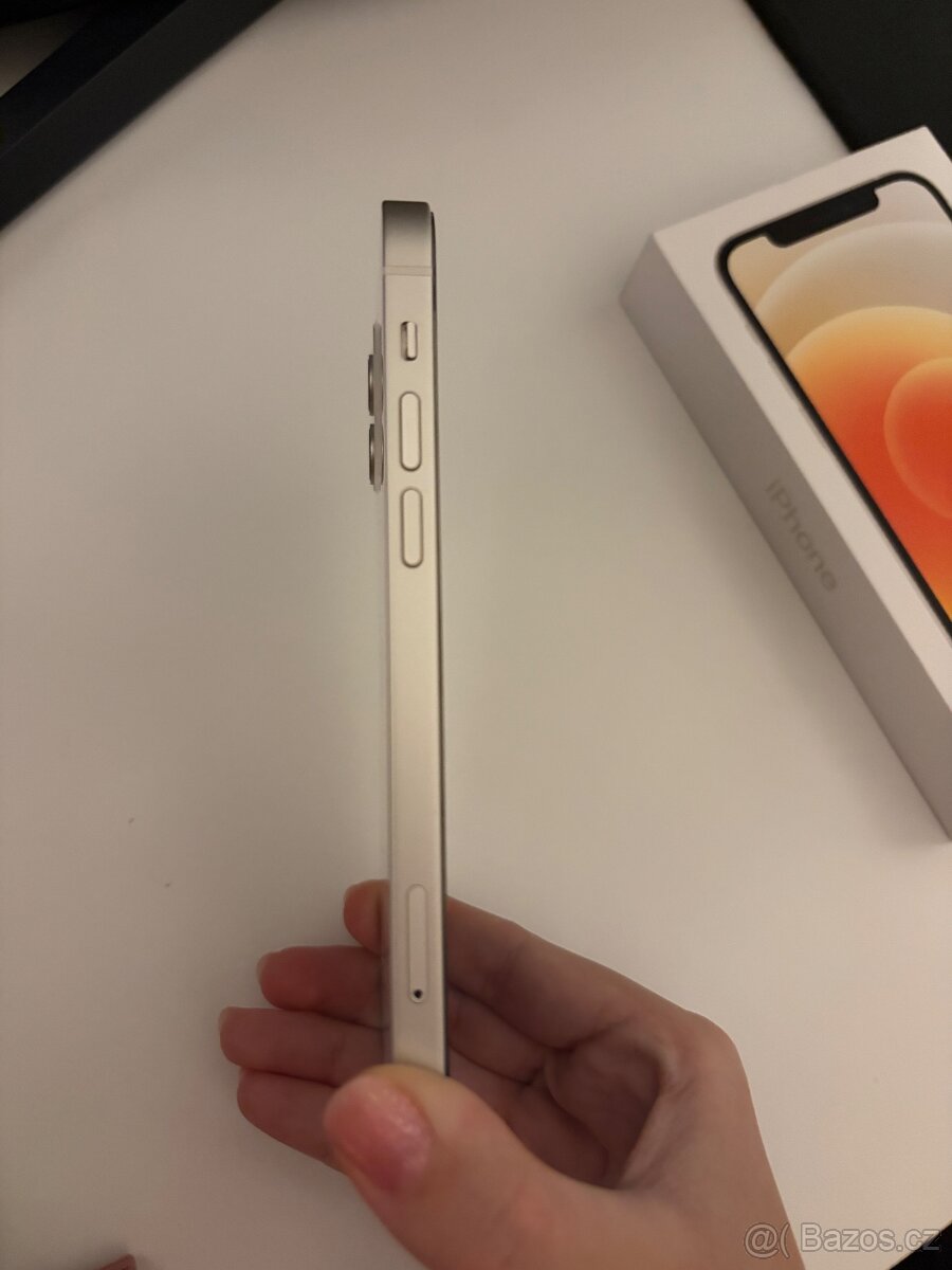 iPhone 12 256GB bílý - 8