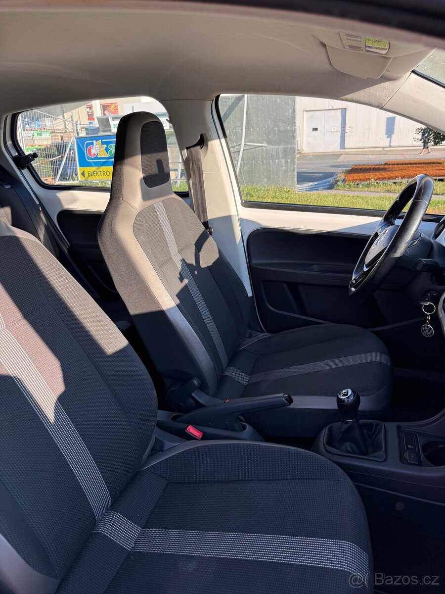 VW UP 1.0 CNG Facelift - 8