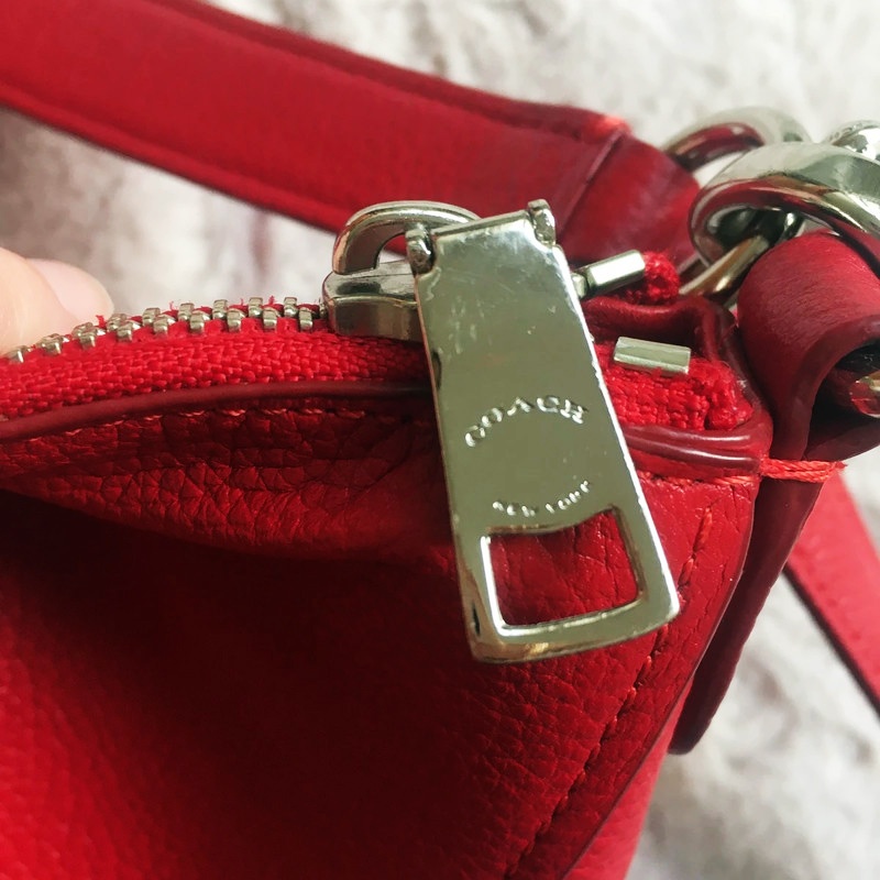 Sytě červená kabelka Coach - 8