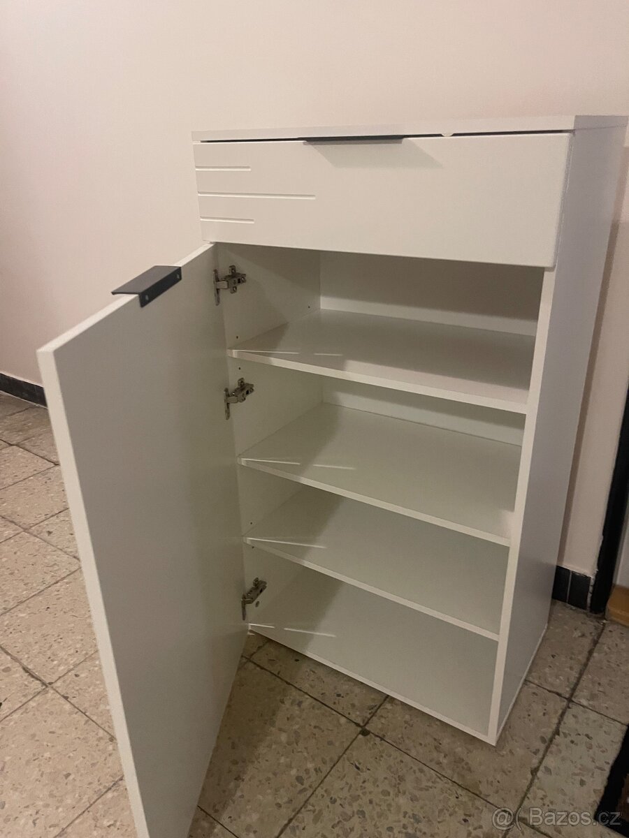 Chodbová stěna - 8