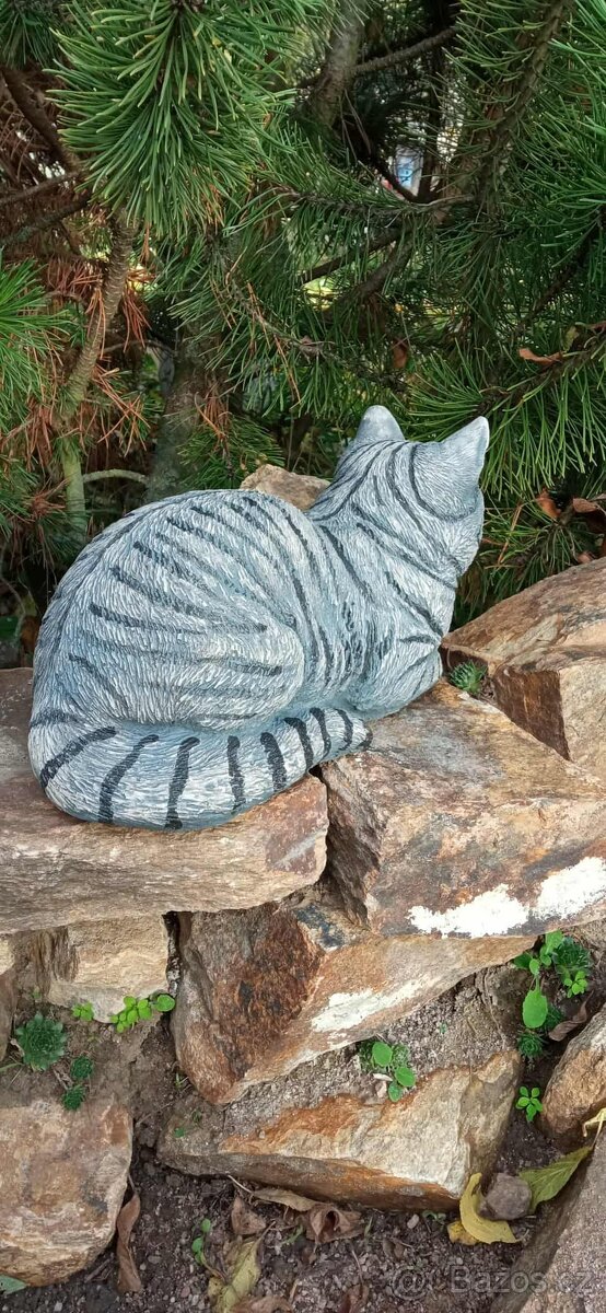 Zahradní dekorace- Dřímající kočka 2 - 8