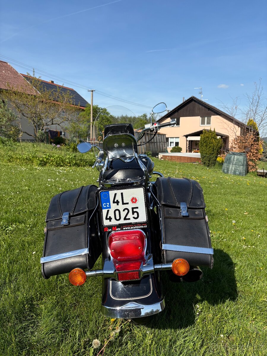 Suzuki Volusia 800 - 8