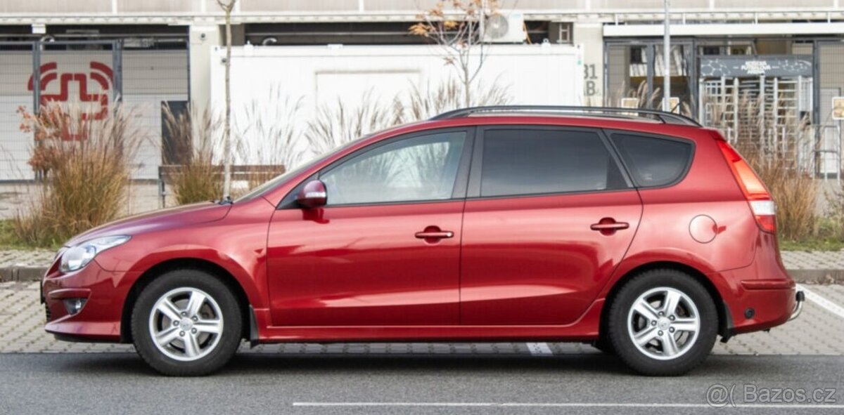 Hyundai i30 CW 80kW (2011) - 8