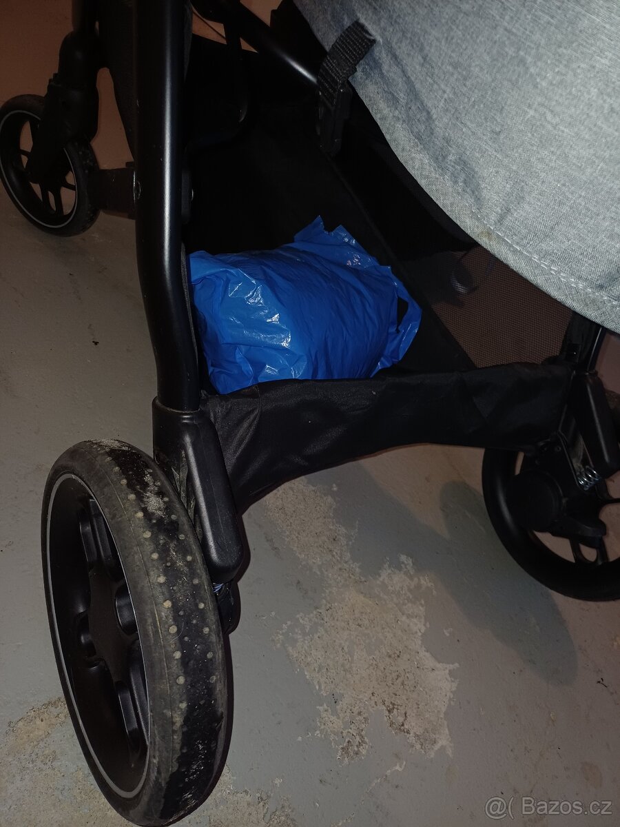 Kočárek Dvojkombinace Maxi Cosi + základna s isofixem - 8